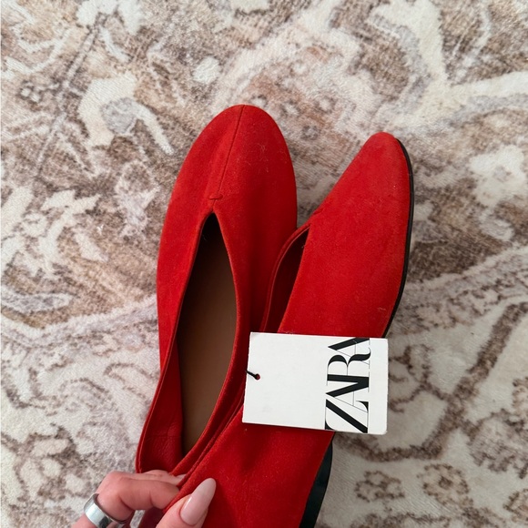 Zara Women's Bold Red Flats - Picture 3 of 8